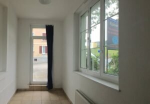 Furnished student room in Neuchâtel with single bed and desk